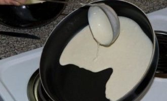 Cienkie naleśniki w mleku z otworami - 10 najsmaczniejszych i najprostszych przepisów