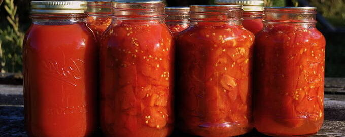 Pomidory we własnym soku na zimę - 10 przepisów na lizanie palców krok po kroku