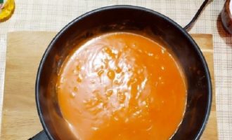 Gulasz wieprzowy z pastą pomidorową i mąką - 6 przepisów krok po kroku
