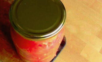 Ogórki w sosie pomidorowym na zimę - 8 niesamowitych przepisów w słoikach z działaniami krok po kroku