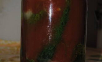 Ogórki z pastą pomidorową na zimę - 6 niesamowitych przepisów w słoikach z działaniami krok po kroku