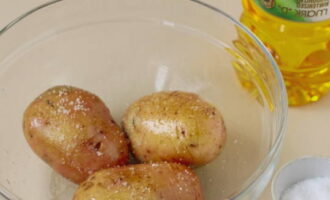 Ziemniaki pieczone w piekarniku - 10 przepisów krok po kroku