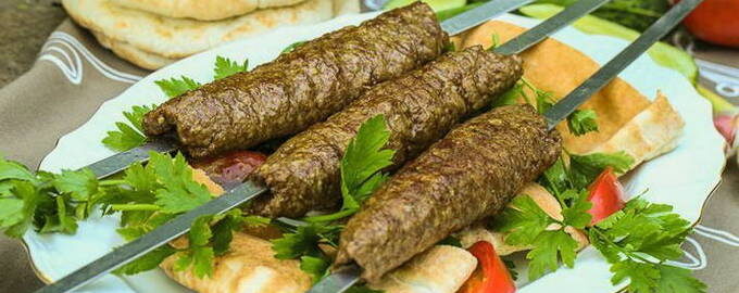Kebab Lula z mielonej wieprzowiny na grillu - 5 przepisów na gotowanie w domu