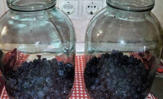 Kompot winogronowy Isabella na zimę - 5 prostych przepisów w 3-litrowym słoiku z działaniami krok po kroku