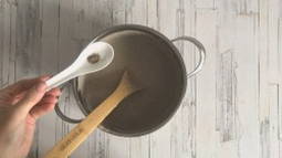 Kremowa zupa pieczarkowa ze śmietaną - 8 przepisów na zupę grzybową krok po kroku