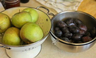Kompot śliwkowo-jabłkowy na zimę - 5 przepisów na 3 litrowy słoik z działaniami krok po kroku