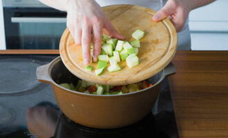 Gulasz warzywny - 10 pysznych przepisów krok po kroku
