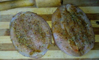 Stek z indyka na patelni - 8 przepisów kulinarnych, jak usmażyć pyszny i soczysty stek