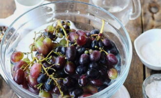 Kiszone winogrona na zimę - 5 przepisów bez sterylizacji z działaniami krok po kroku