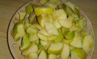 Bujna Charlotte z jabłkami na kefirze w piekarniku - 6 prostych i pysznych przepisów krok po kroku