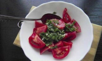 Marynowane pomidory z czosnkiem i ziołami instant – 7 przepisów krok po kroku