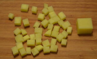 Gulasz warzywny z cukinią, kapustą i ziemniakami - 7 przepisów krok po kroku