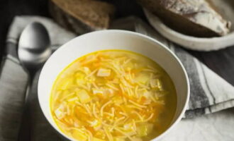 Zupa z makaronem drobiowym — 10 przepisów krok po kroku
