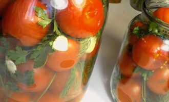 Lekko solone pomidory z czosnkiem i ziołami instant - 7 przepisów krok po kroku