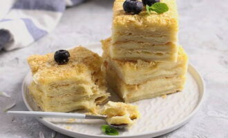 Ciasto napoleońskie z gotowego ciasta francuskiego - 8 przepisów na wykonanie w domu