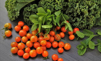 Suszone pomidory na zimę w domu - 10 przepisów krok po kroku