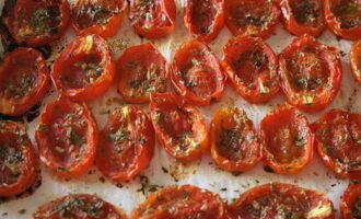 Suszone pomidory na zimę w domu - 10 przepisów krok po kroku