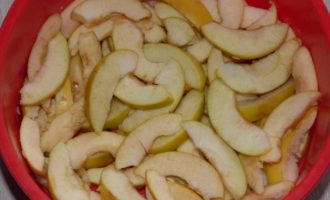 Bujna Charlotte z jabłkami w piekarniku - 10 pysznych i łatwych przepisów krok po kroku