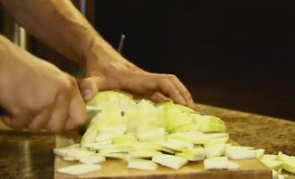 Gulasz warzywny z cukinią i ziemniakami - 10 przepisów krok po kroku