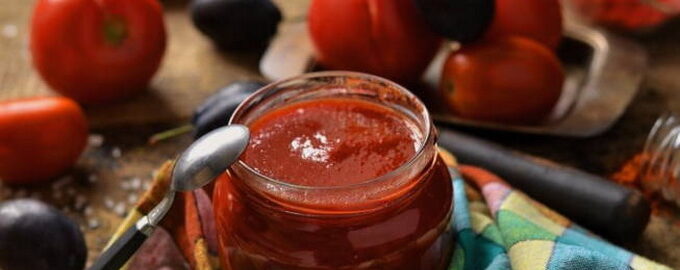 Ketchup pomidorowy „Liż palce” na zimę - 7 przepisów w domu z działaniami krok po kroku