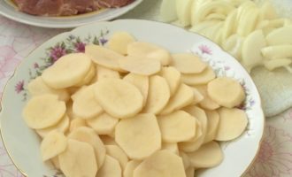 Francuskie mięso z ziemniakami w piekarniku - 9 przepisów krok po kroku