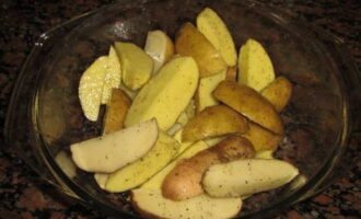 Żeberka wieprzowe z ziemniakami w piekarniku - 8 pysznych przepisów krok po kroku