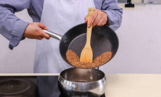 Jak gotować kaszę gryczaną - 10 przepisów na kruchą owsiankę w wodzie w rondlu, powolna kuchenka