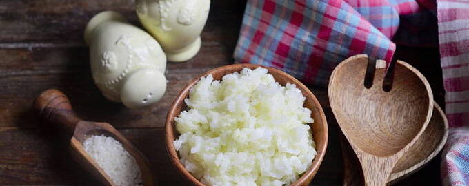 Jak gotować ryż - 10 przepisów na kruchą owsiankę ryżową w rondlu z