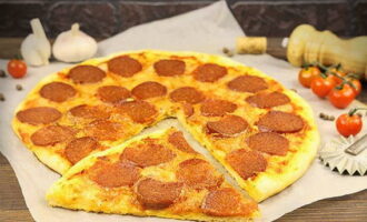 Pizza Pepperoni - 5 domowych przepisów krok po kroku