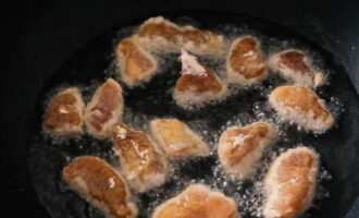 Wieprzowina z ananasem w sosie słodko-kwaśnym - 5 przepisów w domu krok po kroku