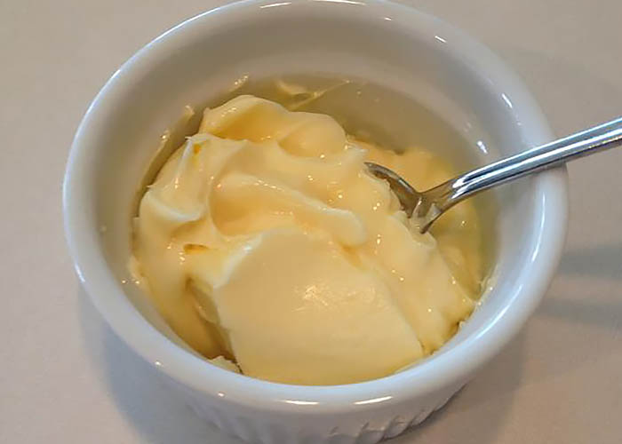 Ile gramów masła znajduje się w łyżce (łyżka stołowa i łyżeczka)