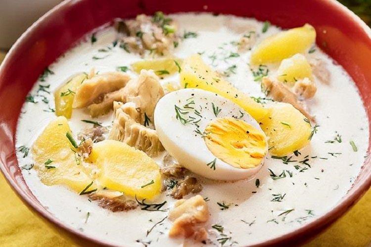 Zupa z wędzonego kurczaka i jajka