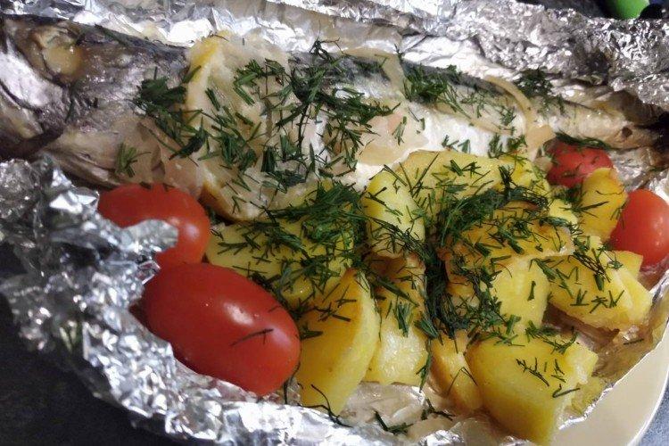 Makrela z ziemniakami na grillu
