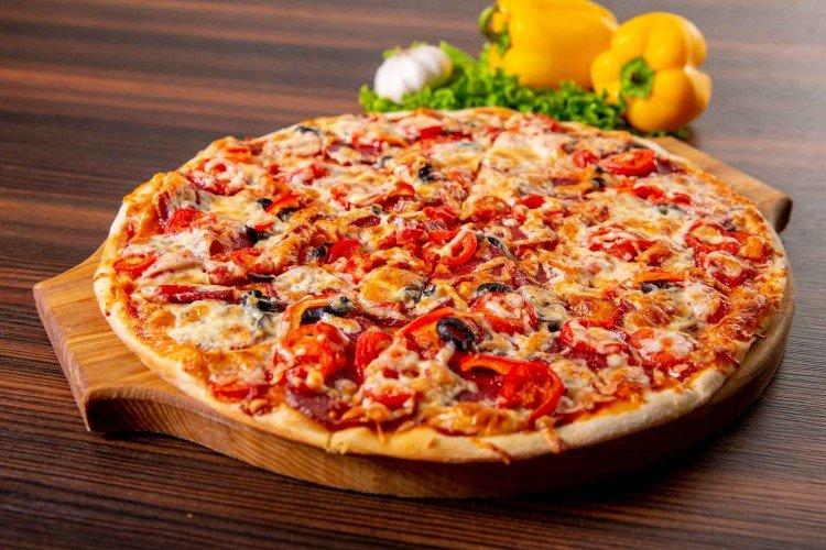 Nadzienie do pizzy z salami, serem i papryką