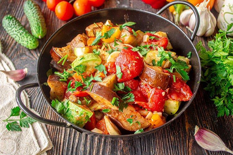 Chiński gulasz warzywny z mięsem - przepisy kulinarne