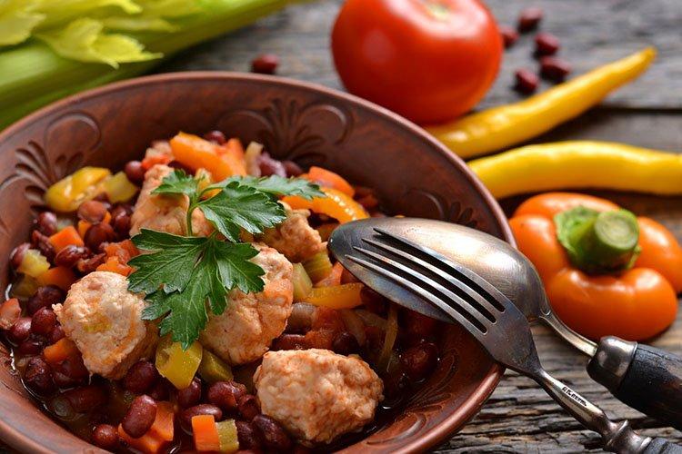 Gulasz warzywny z cielęciną - przepisy kulinarne