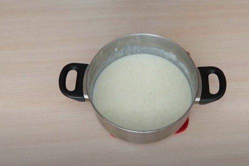 Owsianka ryżowa z mlekiem - klasyczny przepis krok po kroku
