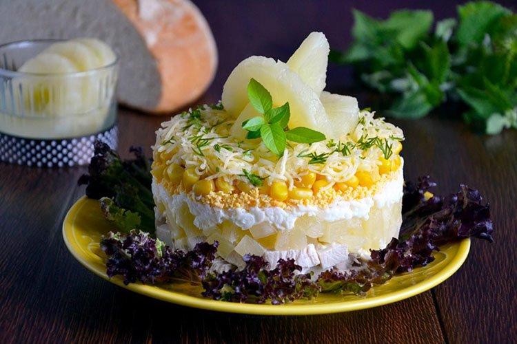 Sałatka z wodorostami i ananasem - przepisy kulinarne